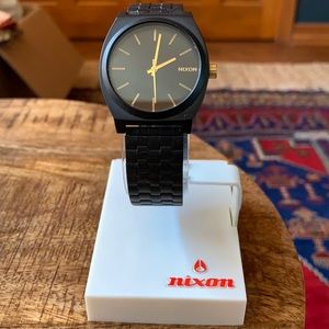 Nixon The Time Teller